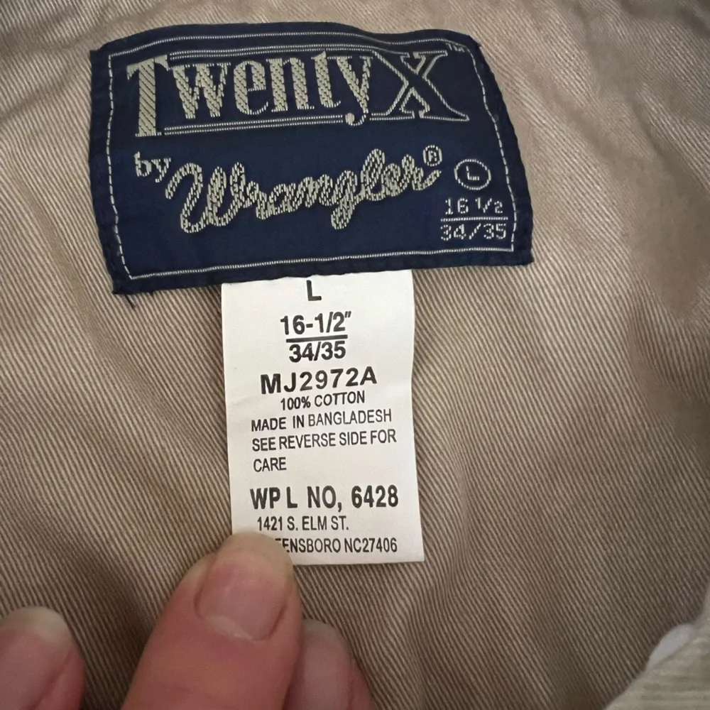 Twentyx by Wrangler Men's Beige button down large shirt